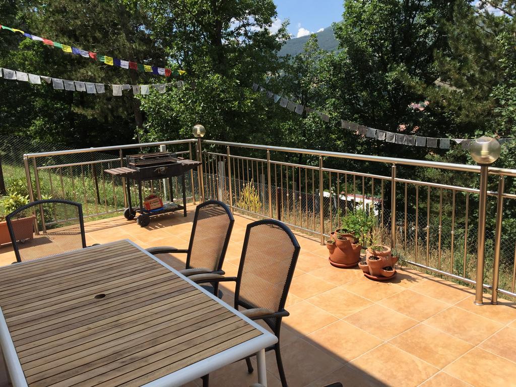 Mala Planina Guest House Iskrets Exterior photo